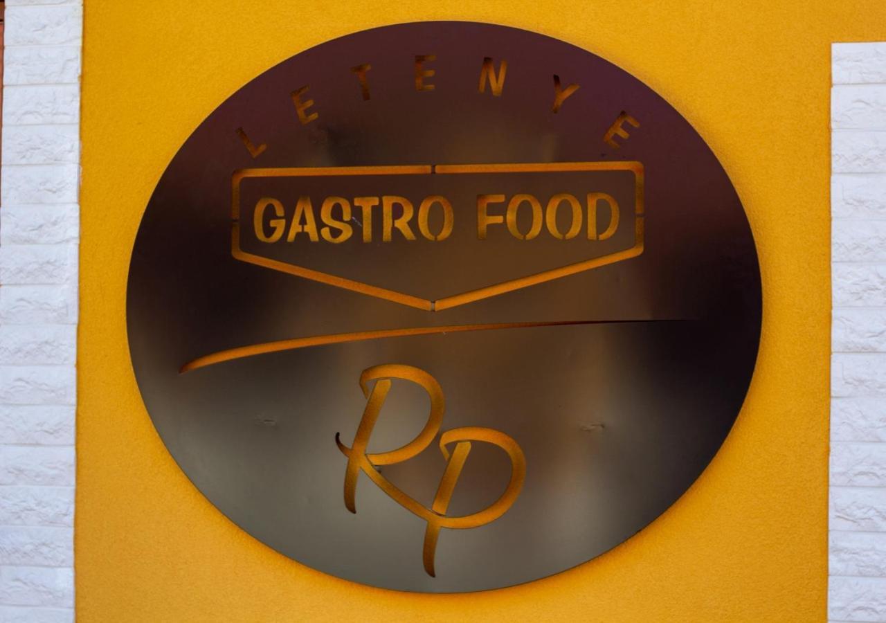 Radics Panzio Etterem Es Piheno Koezpont Gasthuis